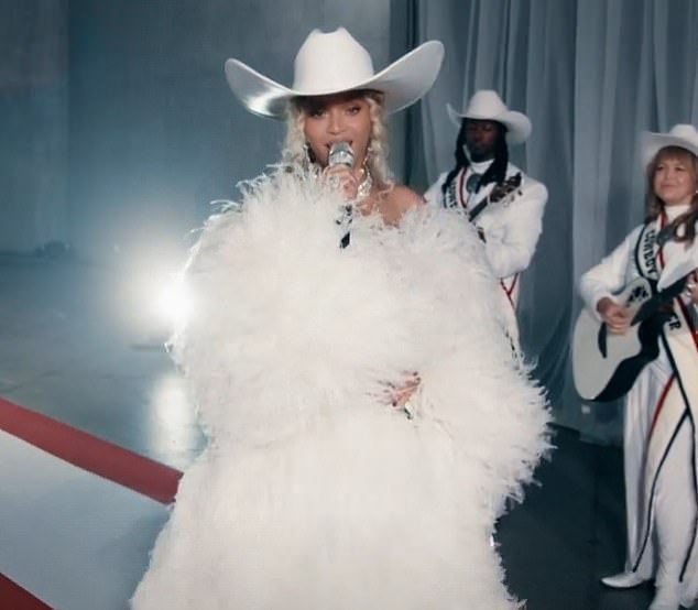 Beyonce joined by four singers for NFL halftime show and fans are all saying the same thing