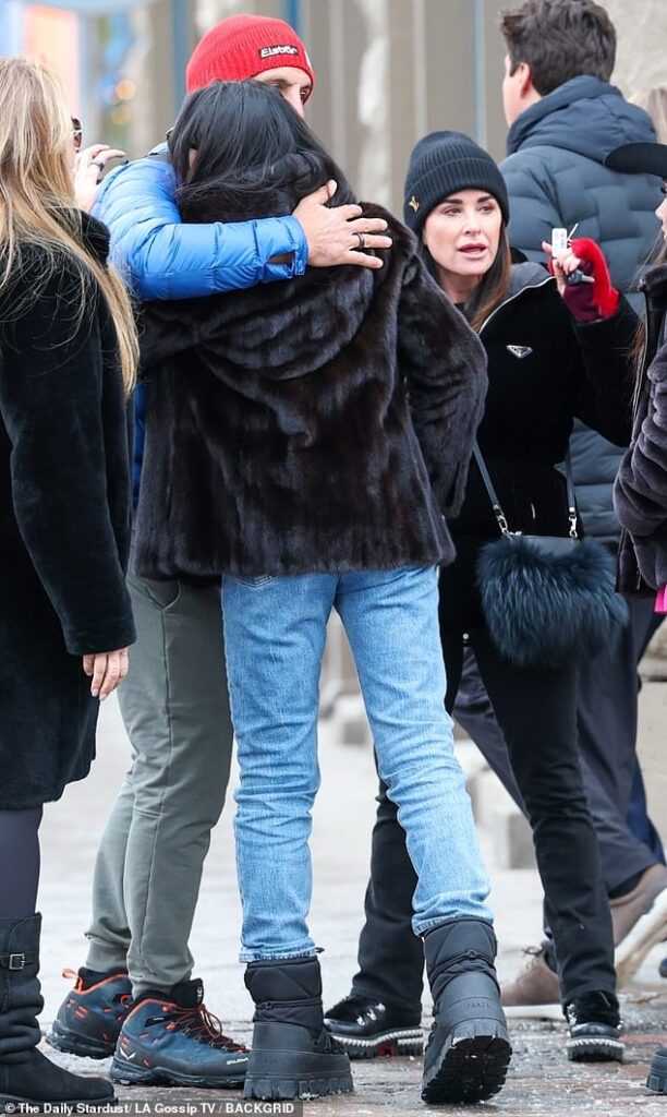 Kyle Richards and ex Mauricio Umansky run into Al Pacino’s baby mama during Aspen getaway