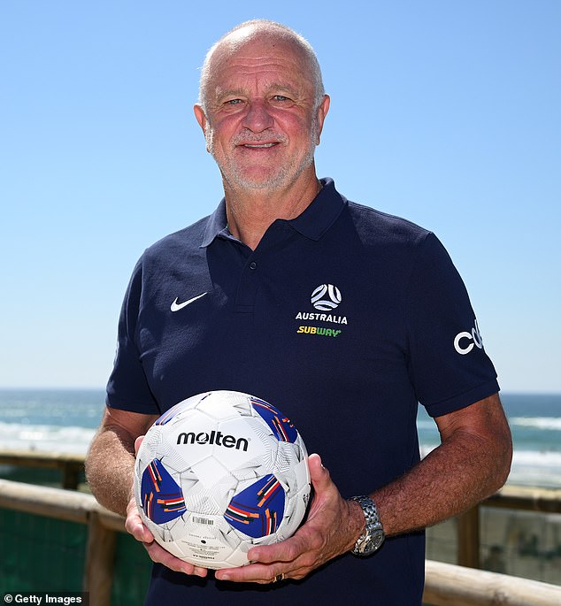 Supercoach Wayne Bennett recruits a VERY surprising Aussie sporting legend to help mentor Rabbitohs superstar Latrell Mitchell