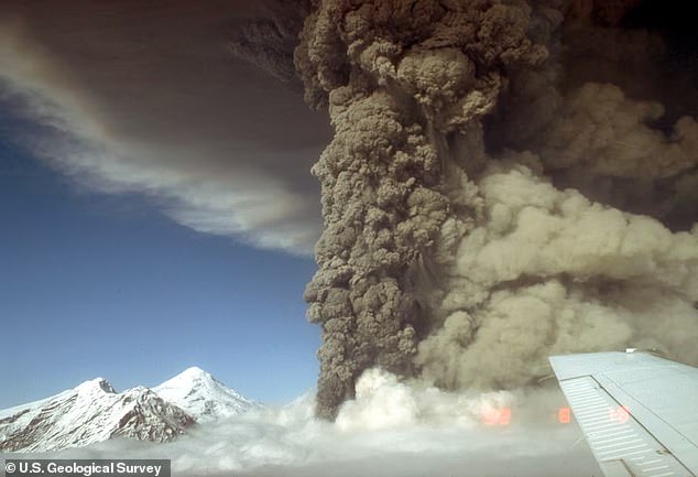 Earthquake swarm hits US sparking fears massive volcano ‘is moving closer to an eruption’