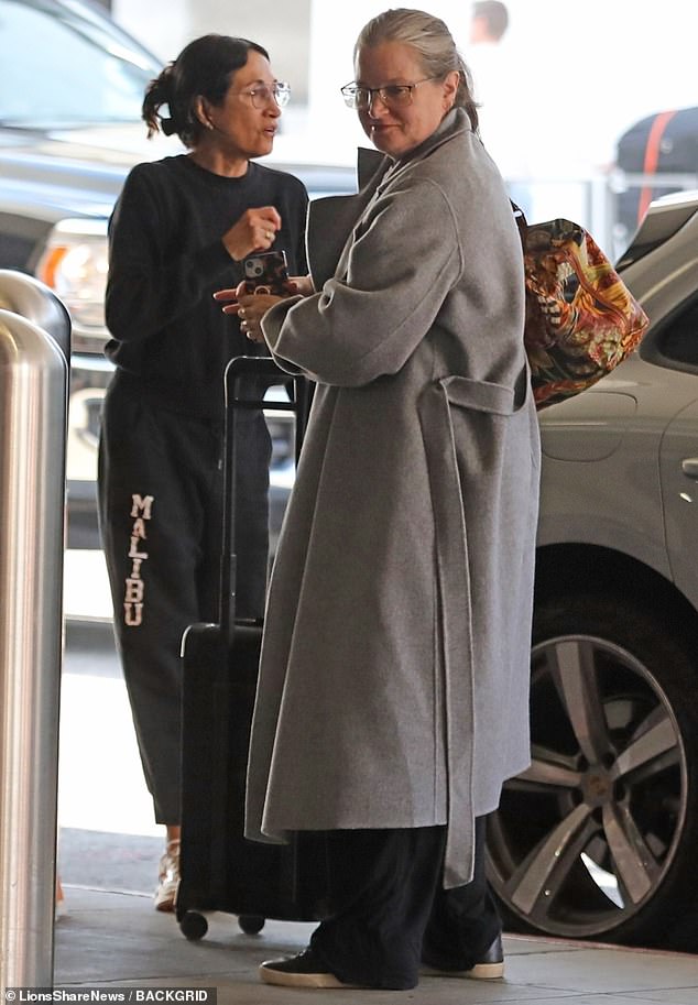 90s screen siren drapes her slimmed-down frame in stylish look amid Hollywood’s Ozempic craze