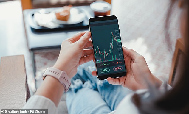 Are YOU a confident investor? Why 40% say they aren’t – and the top tip from those who are