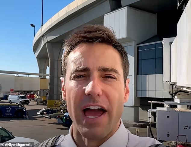 Pilot reveals shocking amount he makes per flight