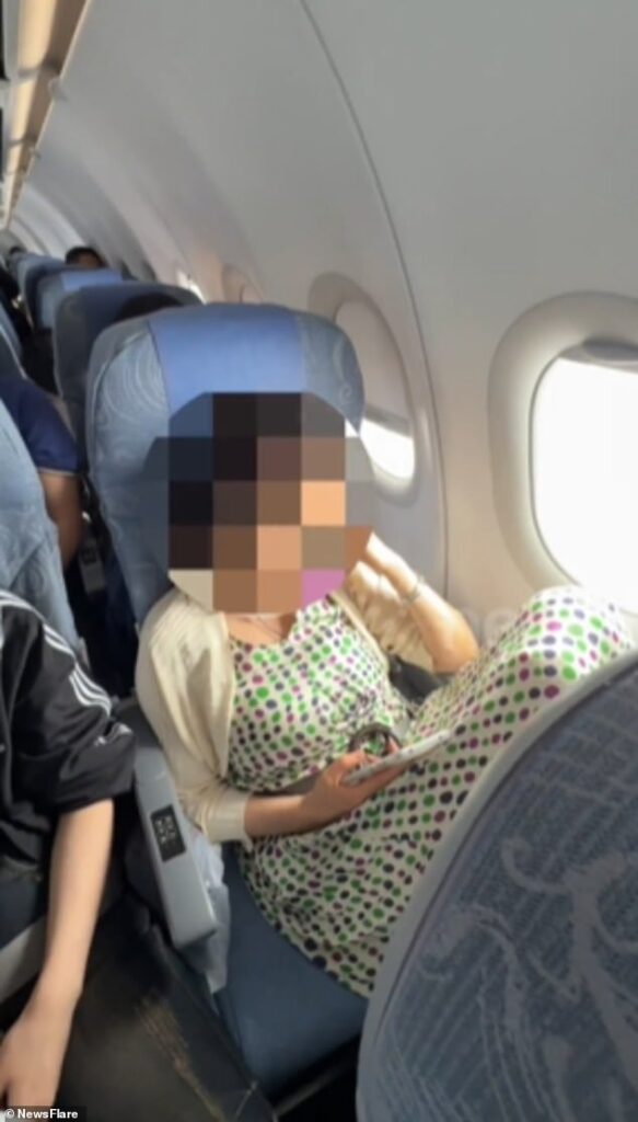Woman ruins flight for other passengers with ‘smelly’ behaviour