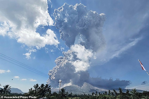 Astonishing footage shows giant volcano erupting with 63,000 ft of toxic ash cloud – as urgent warning issued