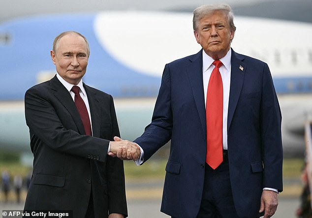 Footsie hits record high on Ukraine peace hopes: Blue-chip index ends session up 0.3% at 9189.22