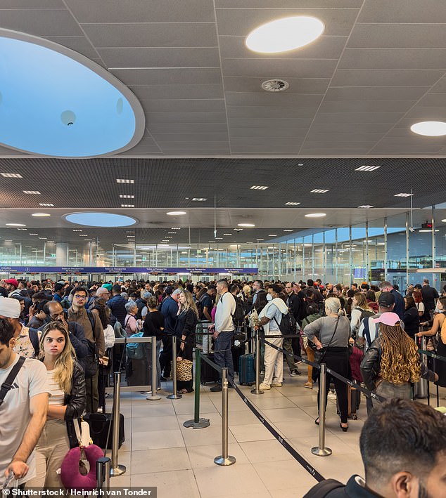 Passengers miss flight due to long passport control queues in major European city